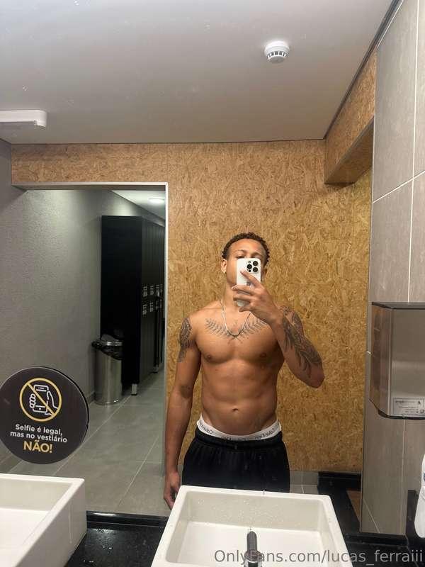@lucas_ferraiii bora conversa na DM 😈👅
let's talk in DM😈👅
