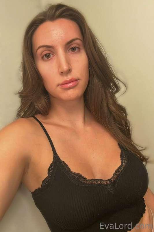 No makeup, just woke up selfie ☺️🔆 Would you give me morning..