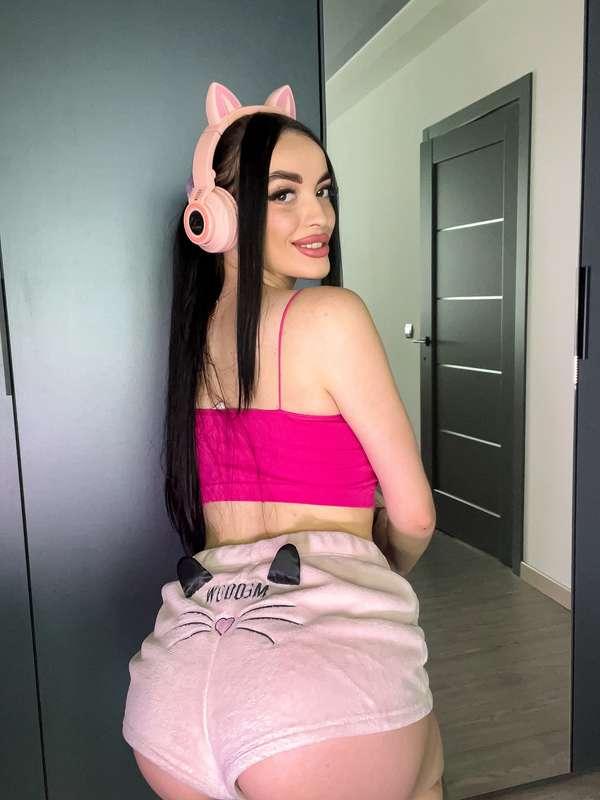 Can I sit NEXT to you or will I distract you? 😋