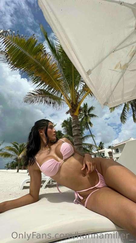 Getting a little tan🍑🥵