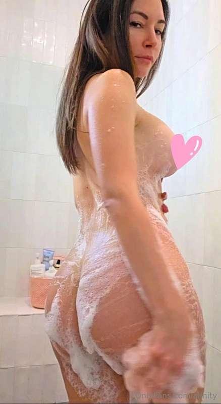 Tomorrow my curviest shower video😋 