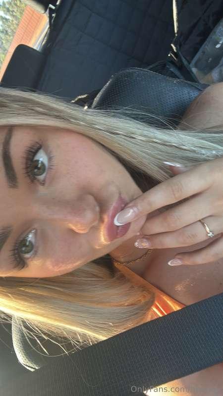 My kisses taste like candy canes ❤️🩷