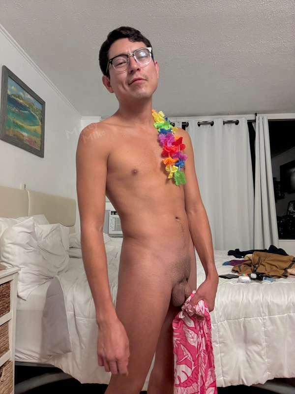 Getting ready for Halloween. 🎃👻https://onlyfans.com/mikeyplu..