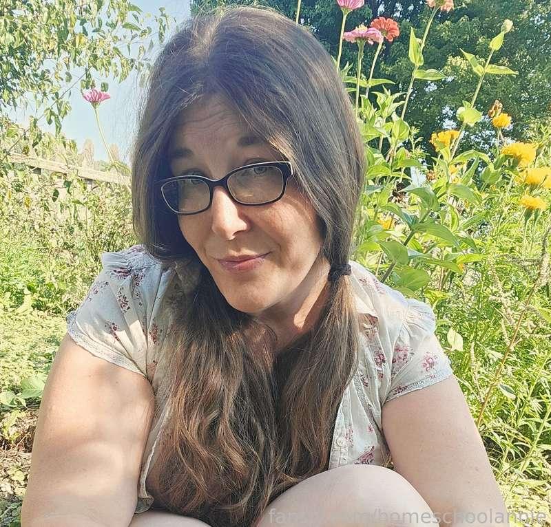 God's creation is so pretty.

#pigtails #glasses #tits #naturaltits #pussy #spreading #outdoors #ourdoornudity #milf #ohio