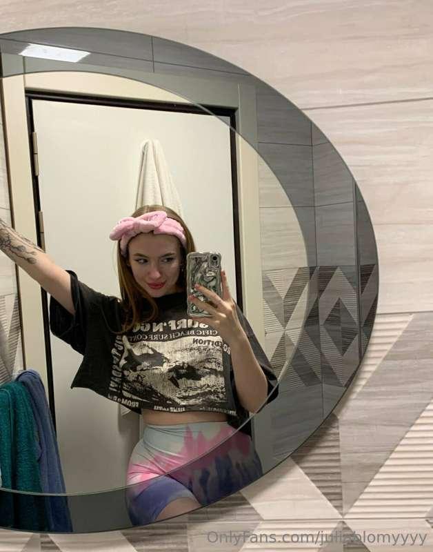 Hello, everyone, my favorites. Do you like tracksuits? I thi..