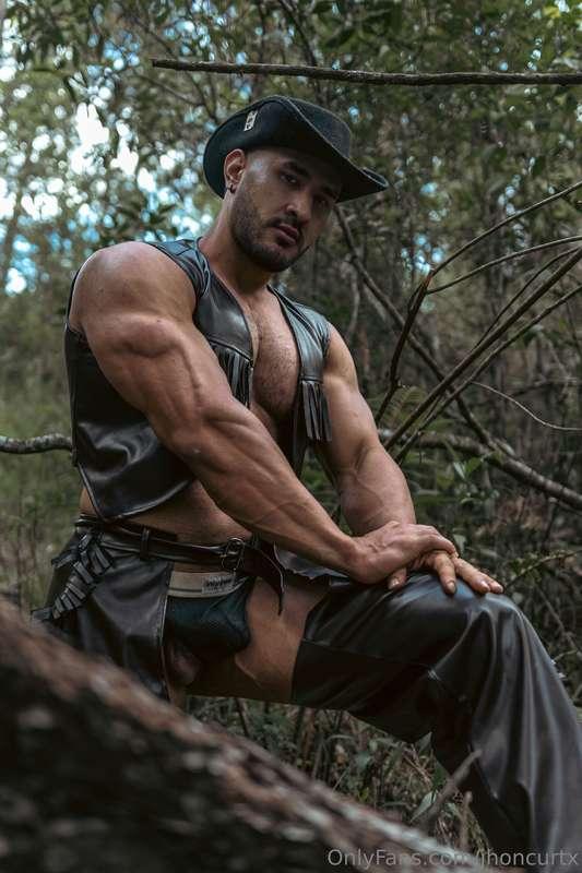 This cow boy has a wild ass... Any volunteers to check him o..