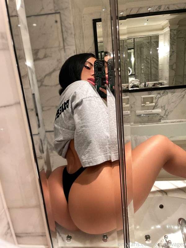 Hi 🖤