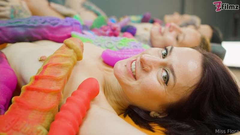Uhlala what a hot lesbian treat is waiting for you in your i..
