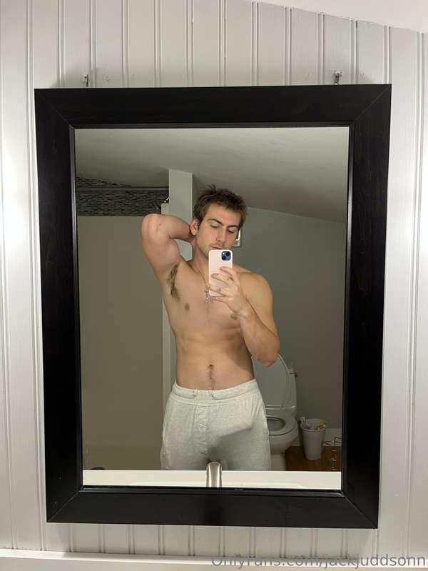Grey sweatpants xD