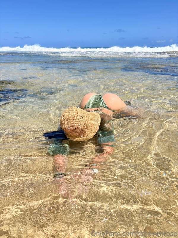 Sandy toes and a sun-kissed nose ☀️