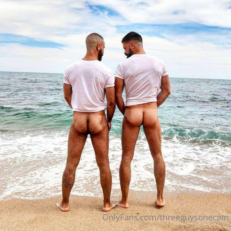 Do you need help with that? 😏🍆💦
Follow our uncensored profil..