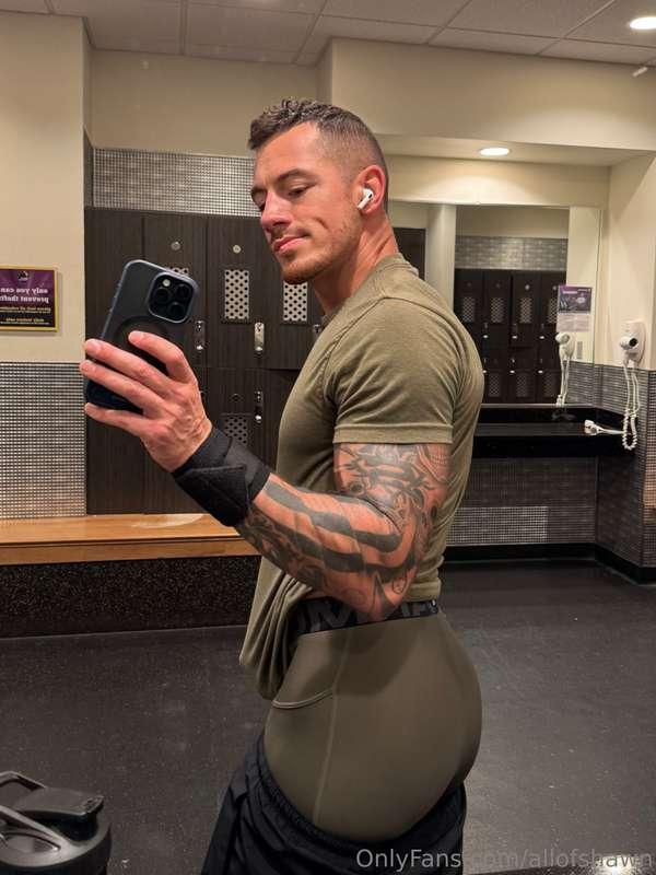 Happy humpday!! In/out of compression 🍑 😜