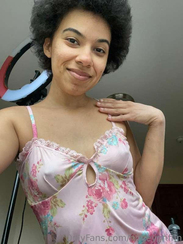Trying to take more pics without my glasses, but I can’t see..