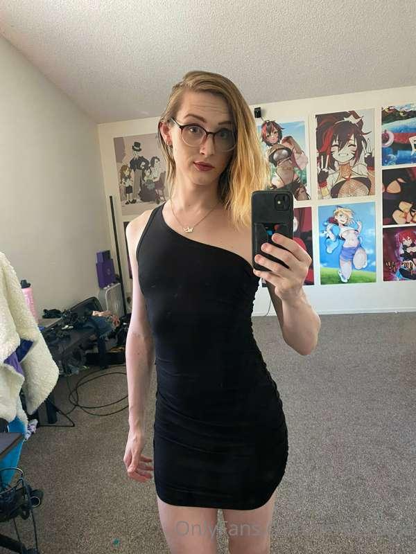 Do we go out to dinner first or do you fill me up beforehand..