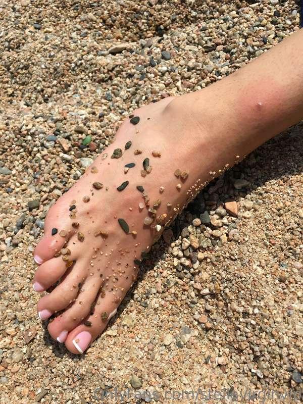 Loving the sand. 🌊