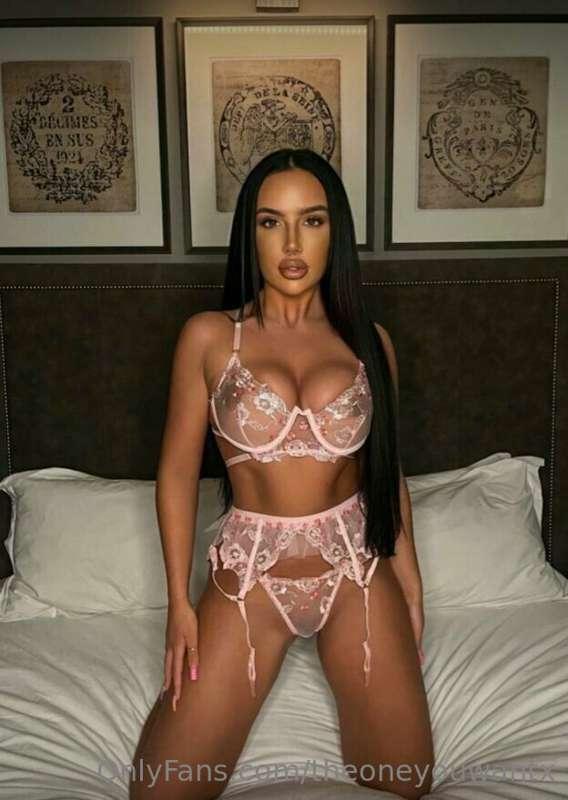 Arabella JUST JOINED OF! She's a PLAYBOY MODEL! She has the ..