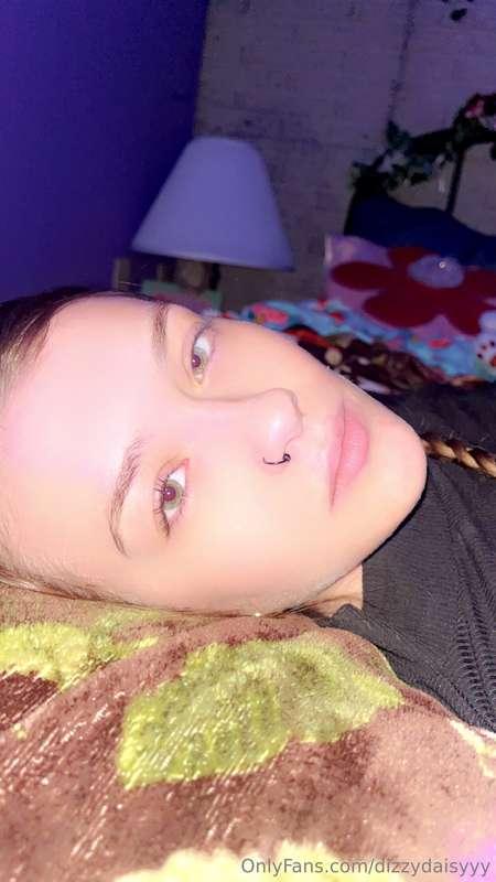 stare into my eyes while you fuck me 🤭