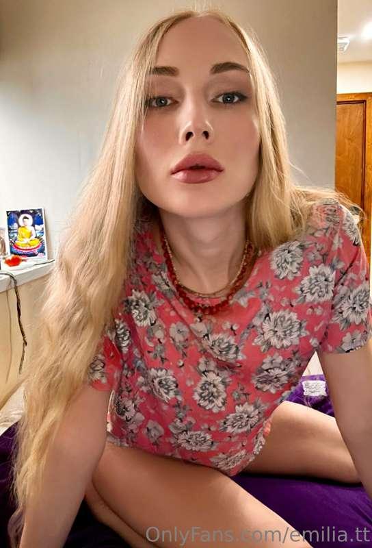 Morning, cuties! Emilia here, feeling all flirty and playful..