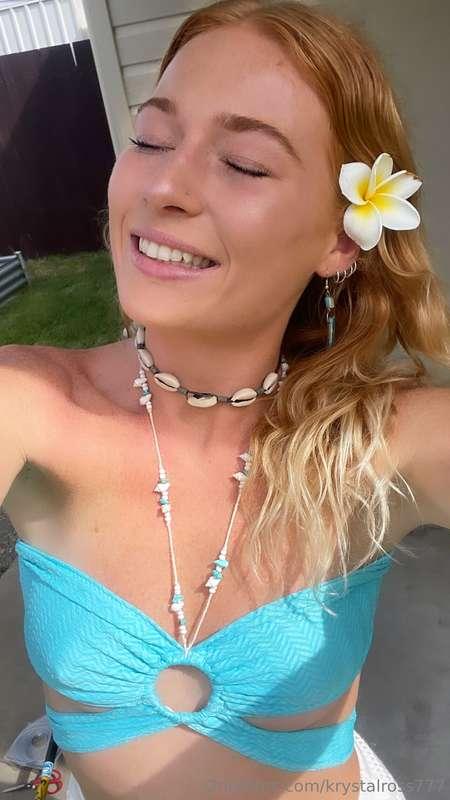 🌺🧝🏼‍♀️ frangipani girl