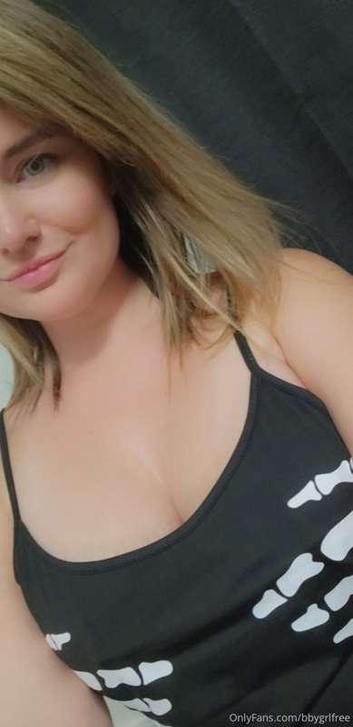 Wanna see my titties drop and ass shake baby? 😏