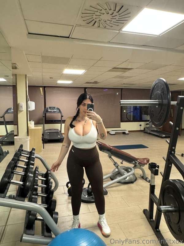 Chest day? Every day. 😏 Who’s spotting me?