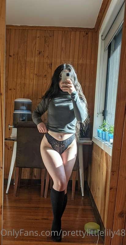 Thick thighs make the best earmuffs 💋🤭😇