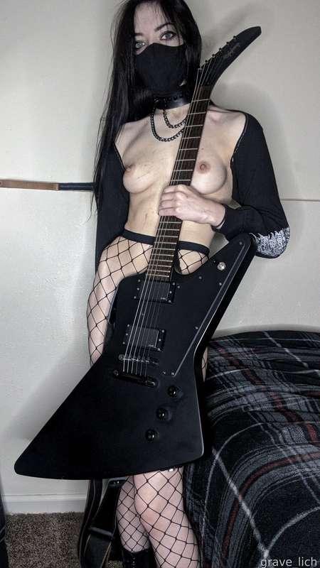 I've been trying to get back into practice. Poor Explorer has been neglected. Sadly I don't have much motivation lately, but I've got some grimey doom riffs I should be working on 😅 after the nails come off...

#fyp #smalltits #fishnets #guitarist #metalhead #lewd #collar #heels #greyeyes #alternative #petite