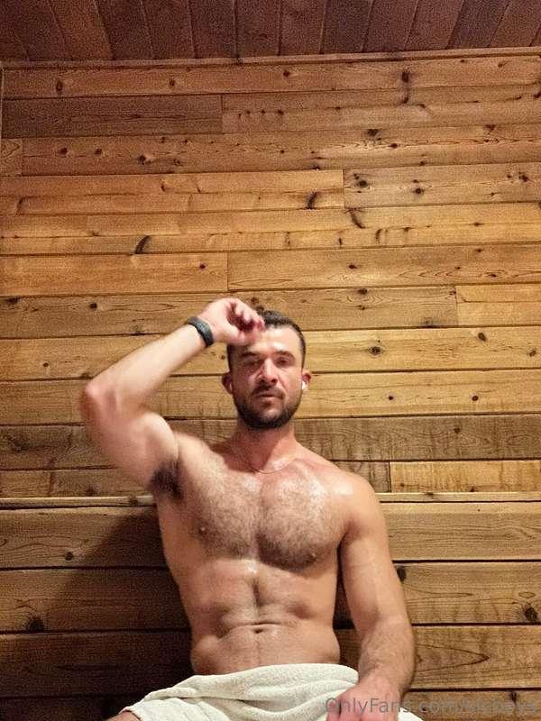 anyone else get horny in the sauna? 