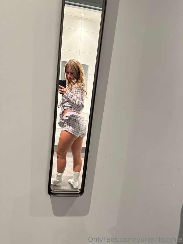 I love cumming  fetishes, what's yours? 😈💦