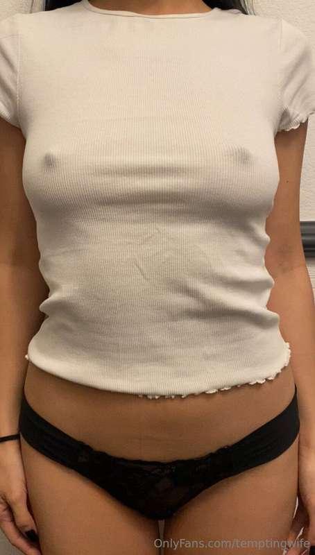 I love how my nipples look in this top hehe 🤭