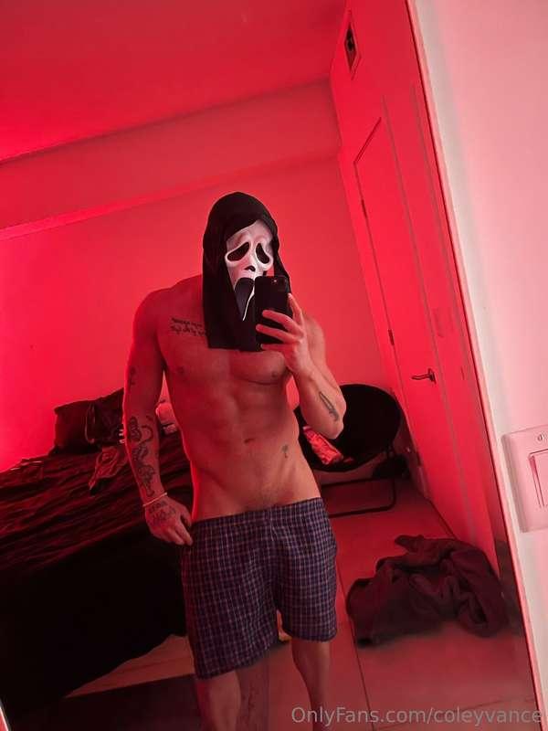 Whose ready for tonight’s content? Happy Halloween 🎃