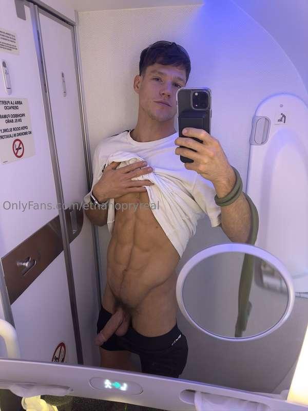Getting horny in airplane😏