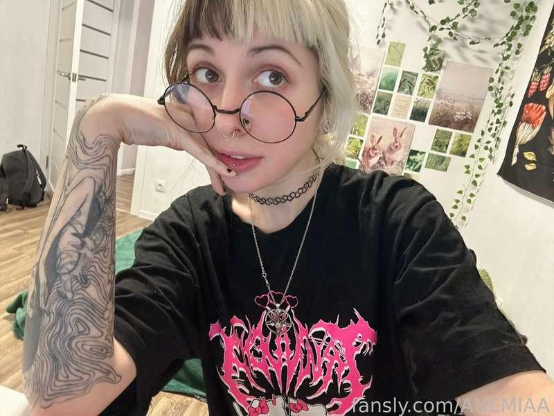 Some home photos! ^^ how do you like me without makeup? ;3

#babyface #skinny #petite #cute #teen #egirl #smalltits #Tights 