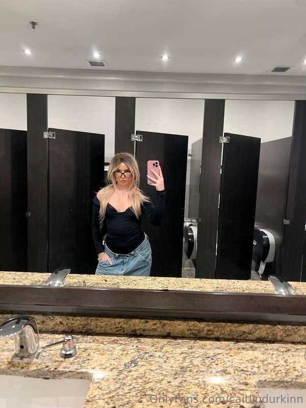 mirror selfie 😗