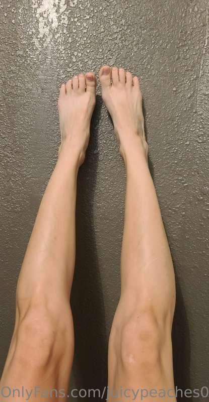 👣