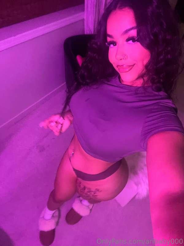 I’m home alone and SO horny! Tip me $20 to get my attention ..