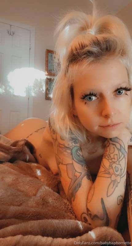 shot some super soft and sensual stuff 🍰 the XXX will be ava..