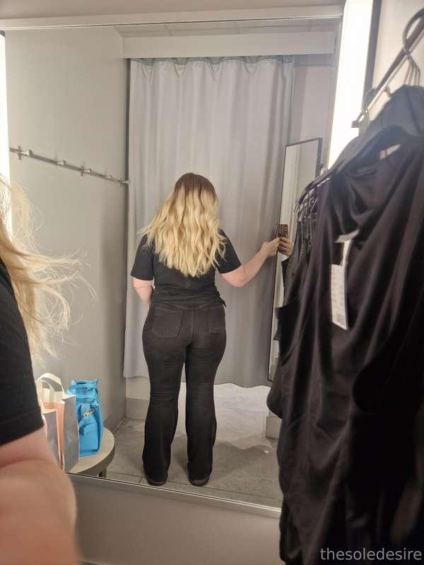 🍑 The videos I could make in this changing room.. 👀