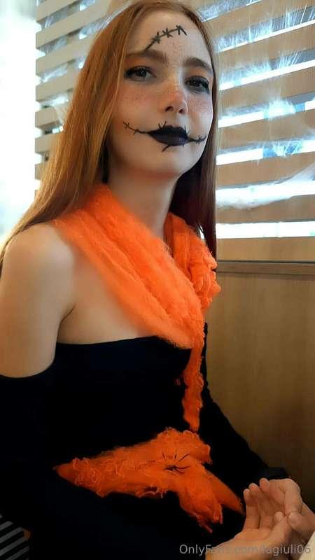 𝓓𝓸𝓵𝓬𝓮𝓽𝓽𝓸 𝓸 𝓼𝓬𝓱𝓮𝓻𝔃𝓮𝓽𝓽𝓸?
Vi piace il mio outfit per Halloween?..