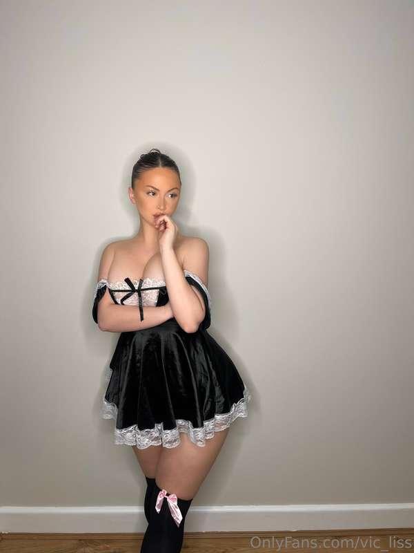 titties don’t fit my maid outfit🙈