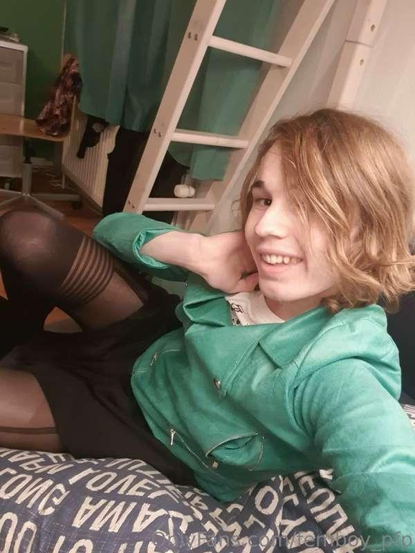 Cute girl is very hard >\\<