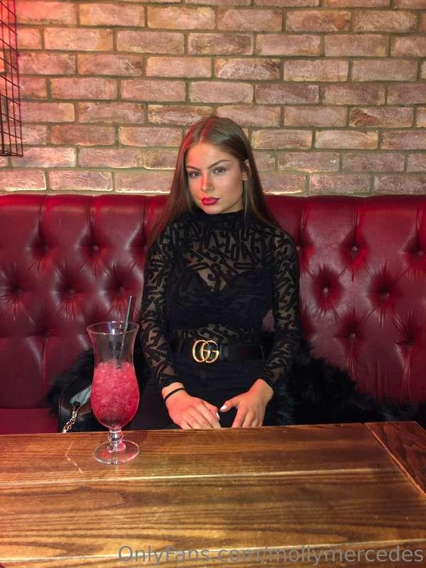 I don't mind a wine and dine 😏😘