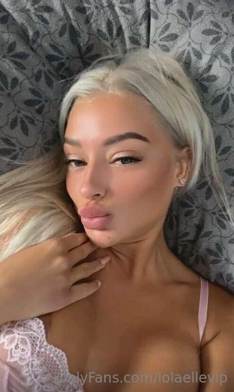 ## Leaving my best life so do my lips 💋😈 it will be good fee..