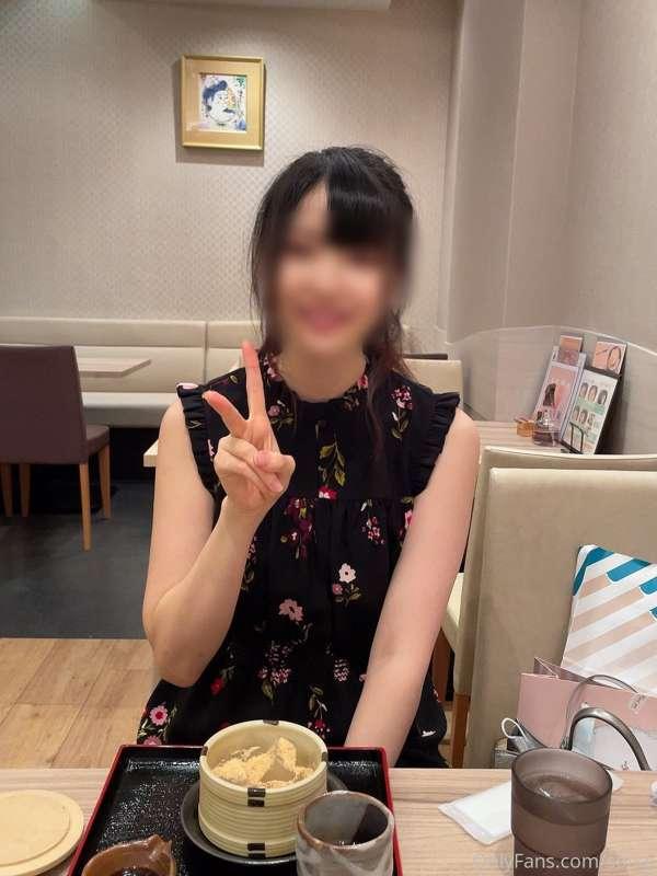 こんばんは！
今日は久々にお母さんとお買い物に行きました🛍
かばん買ってくれた！嬉しい🥰💗

写真のわらび餅、すごく美味..