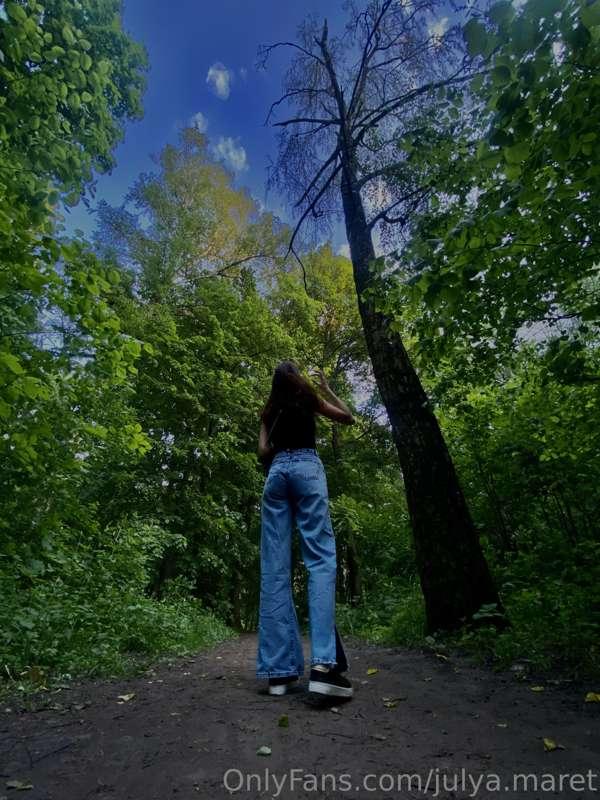 ᴡʜᴀᴛ ᴅᴏ ᴡᴇ ᴋɴᴏᴡ ᴀʙᴏᴜᴛ ᴛɪᴍᴇ? ᴛʜᴀᴛ ɪᴛ ʀᴜsʜᴇs ɪɴᴇxᴏʀᴀʙʟʏ ᴛʜʀᴏᴜɢ..