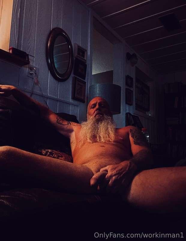 Wish you were on your knees in front of me 🖤💦