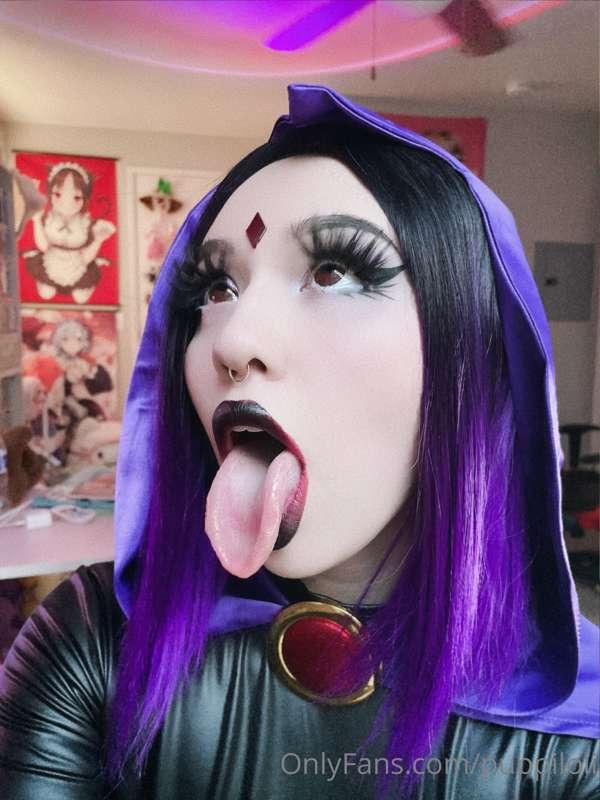 Ravens tongue 😈
