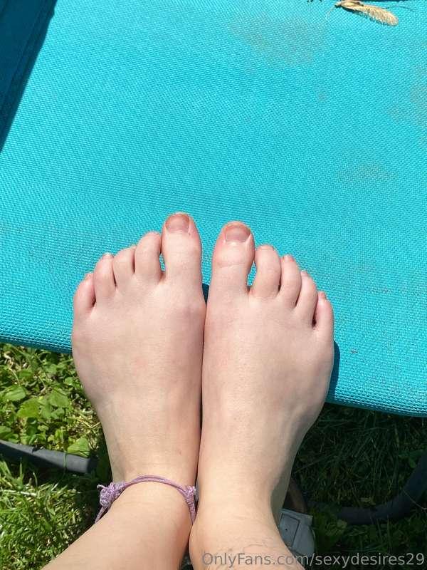 What color should I paint my toe nails?