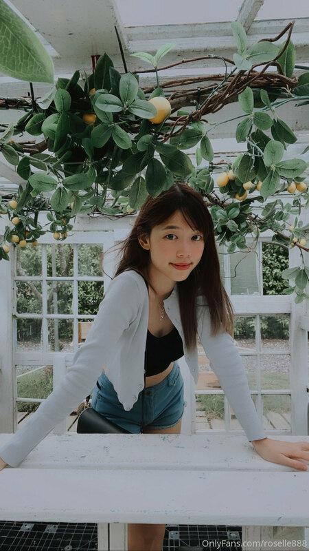 都是你害的😣感覺我越來越頑皮了😆你們喜歡頑皮的女生嗎？💋💦 Do you like a naughty and bad ..