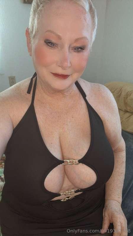 Super horny, msg me 😉
